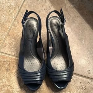 Dark navy blue open toe pumps by Lifestride